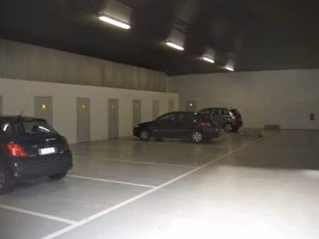 parking couvert et fermé au centre de malines avec débarras