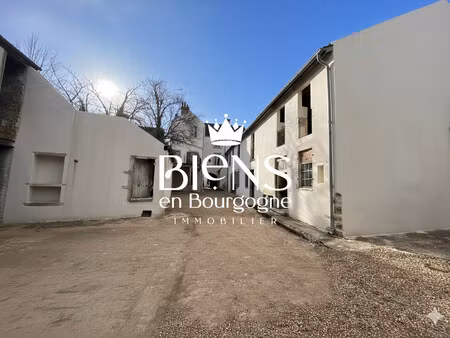 plateaux a amenager dans un village viticole avec toutes commodi
