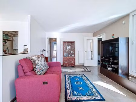 grand 4 pièces calme et lumineux  proche écoles  avec loggia  dressing  box