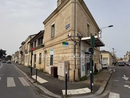bordeaux  commerce de cycle environ 70m² avec cave.