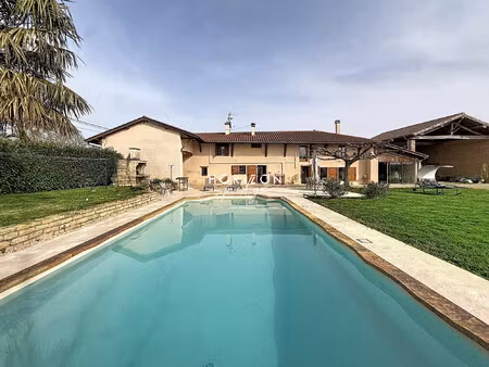 illiat : corps de ferme 206 m2  5 ch  3861 m2 terrain