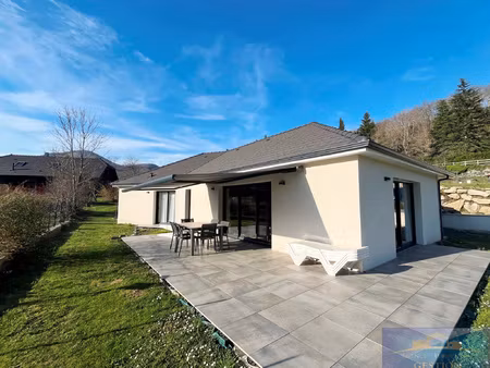 maison recente de plain-pied vue montagnes