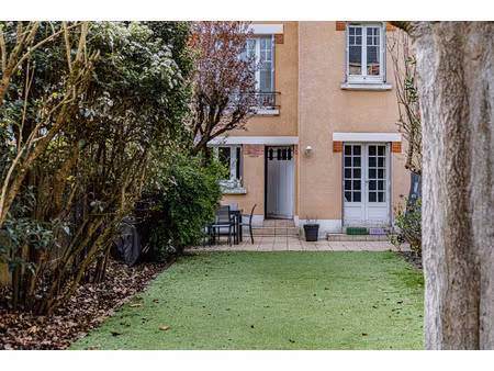 maison familiale avec garage et jardin