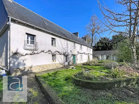 charmant presbytère du xixème siècle - élégante demeure de caractère au coeur de la campag