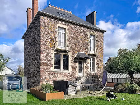 charme de la pierre pour cette maison de ville au coeur de saint-méen-le-grand