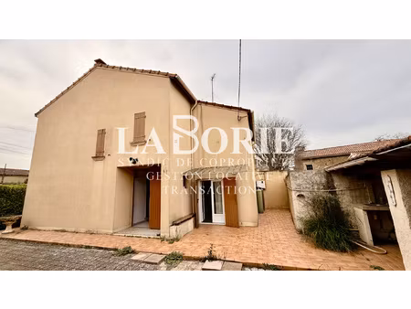 4 chambres  582 m2 de terrain et garage xxl de 92 m2 : une m