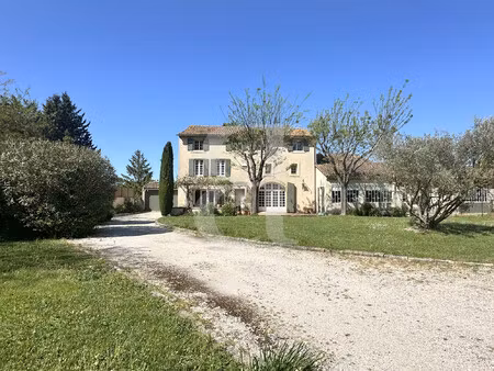 authentique mas de 1850 avec piscine et dépendances  au coeur d