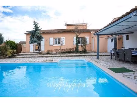 maison familiale avec piscine et cuisine d'été ? 3 chambres ? bram centre à pied