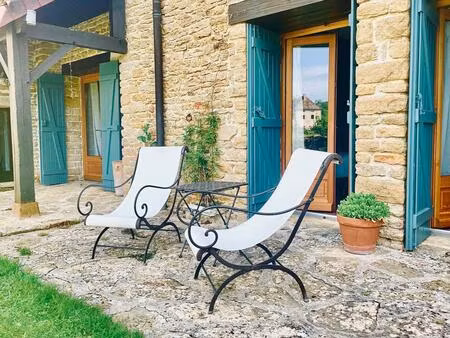 doly - charmante propriété avec pigeonnier et piscine à 10 min de cluny