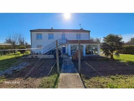 charmante maison 4 chambres 2 sde sur terrain 1100 m2 clôturé et plat