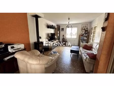 maison 3 chambres  proche commodités avec jardin