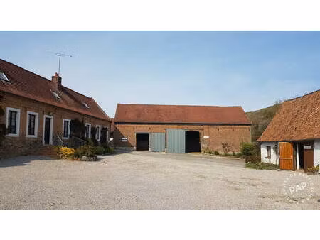 **corps de ferme avec 550 m2 de dépendances aménagées en 3 salles de réception  une grange