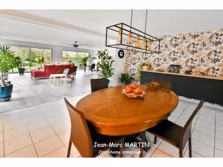 maison d’exception à la chapelle-d’armentières : lumière  espaces généreux et studios indé