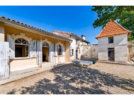 authentique maison de charme à rénover à saint-martin-du-bois