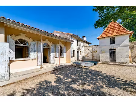charmante maison de 315m²- interieur a renover completement et