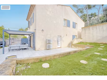toulon ouest : maison familiale de 140 m2 au calme en fond