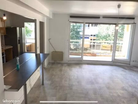appartement t3 de 75m2 à 50m de la douane de moillesulaz thonex 3 pièces