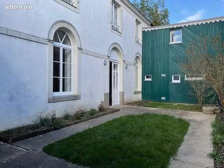 loue 100m2  centre ville laval