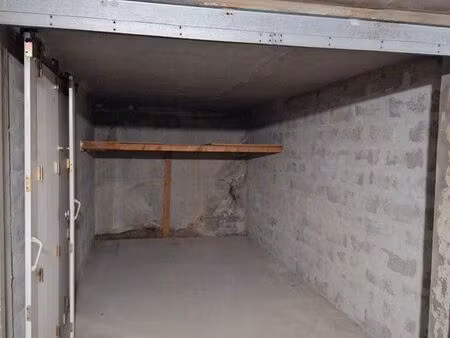 box / garage fermé 43 av du loup