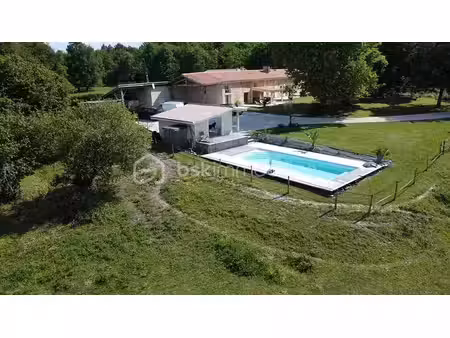 corps de ferme de 379 m² à bayas