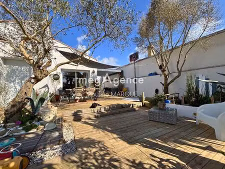 vente maison bord de mer aux sables-d'olonne (85100) : à vendre bord de mer / 110m² les sa