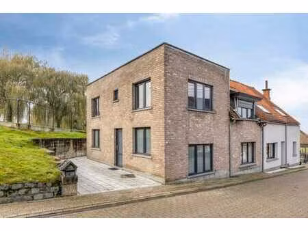 3-façades avec 4 chambres