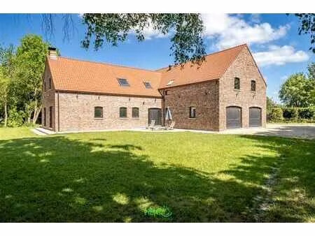 maison de charme sur 5600 m² – une page blanche à créer !