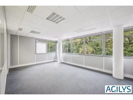 a vendre : plateau de bureaux au pied de la gare rer b - rare sur le territoire paris-sacl