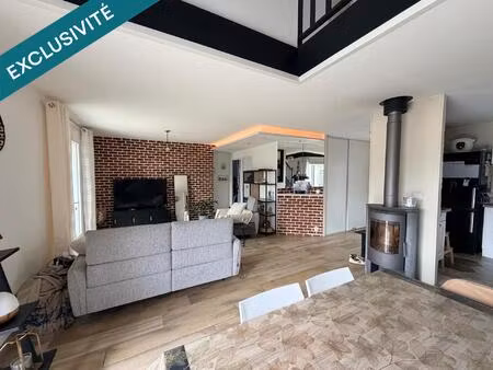 ensemble de deux maisons