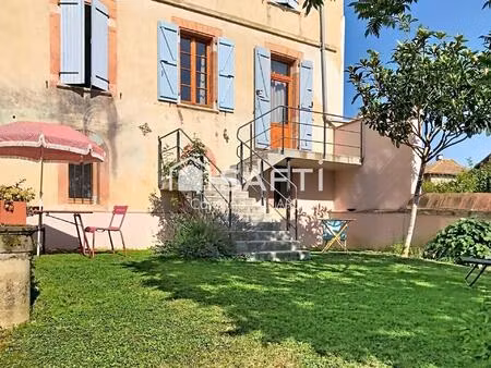 maison de village rénovée avec garage  dépendances sur une parcelle de 581m²