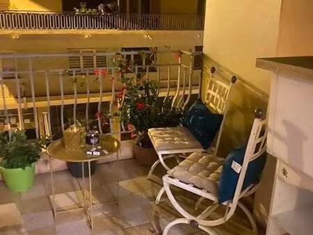 meublé: trois pièces de 75m² avec deux terrasses au centre ville d'antibes