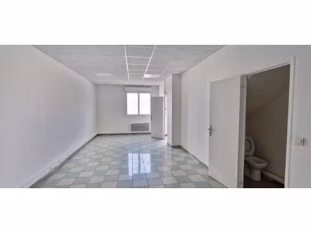 local commercial 120m2 parking avenue des perdrix mandres