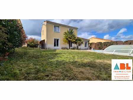 maison familiale avec piscine à 10 minutes à pied de l'école