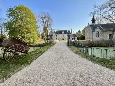 château du xve siècle avec douves  dépendances et parc – sa