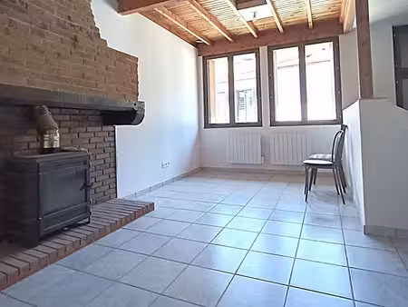 maison 3 pièces 60 m2 rénovée dans le centre de chateldon (63290) - secteur calme