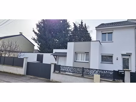 maison 5 pièces de 83 m² avec terrasse  grand garage et jardin en impasse à fameck