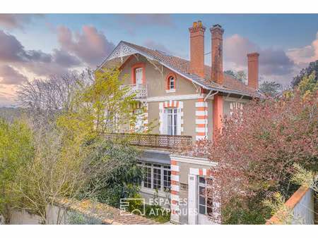 villa historique aux pieds du parc mauresque