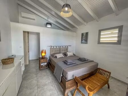 villa créole élégante avec piscine et jardin tropical à saint-françois