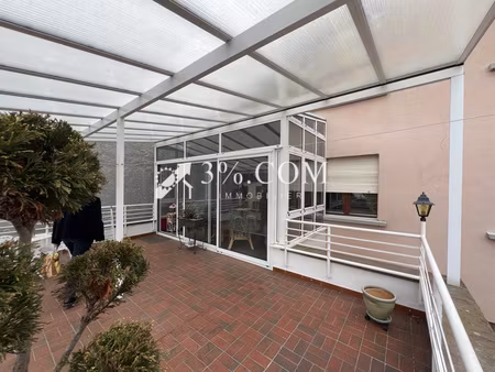 a vendre grand 5 pièces de 129m² avec une grande véranda et une terrasse