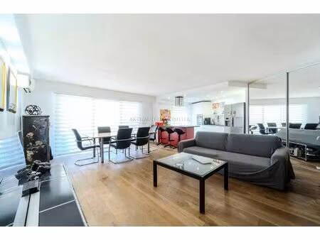 juan-les-pins centre – superbe 3 pièces lumineux avec balcon et parking