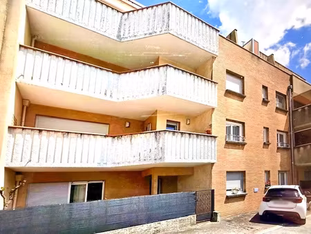 pamiers : dans residence securisee appartement de type 3 a v