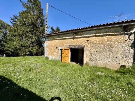 ensemble immobilier  t3 loué  grange et dépendances à soubran!