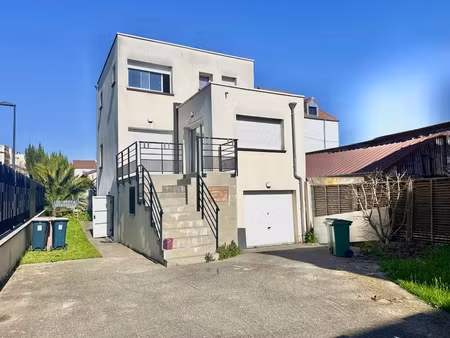 maison 8 pièces - 169 m²