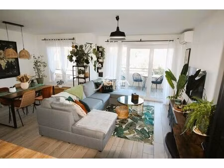 a vendre à flayosc  appartement 2 chbres  2 terrasses  1 stati