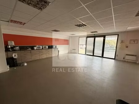 location local professionnel 228m² bron 69500