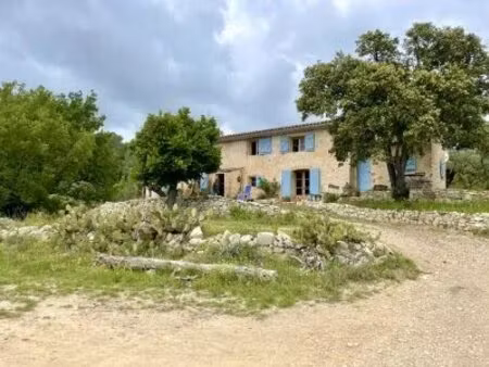 mas ancien a vendre sur env 4 ha cotignac