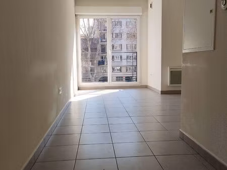 location appartement 1 pièce 21 m² à marseille 4 (13004)