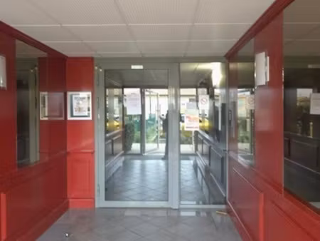 vinassan apprt t3 piscine sécurisée