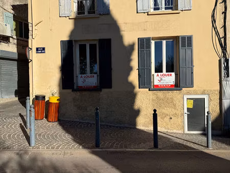 local commercial eguilles 29 m2