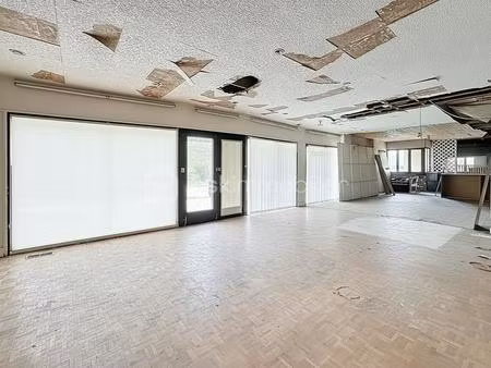 local commercial de 650 m² à saint-vougay